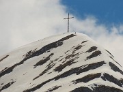 64 Zoom alla croce del Monte Cavallo (2323 m)